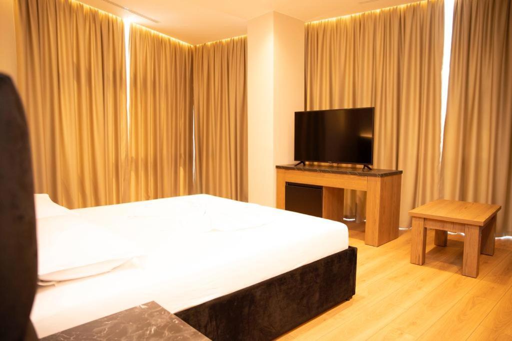 Hotel Continental Dıraç Dış mekan fotoğraf