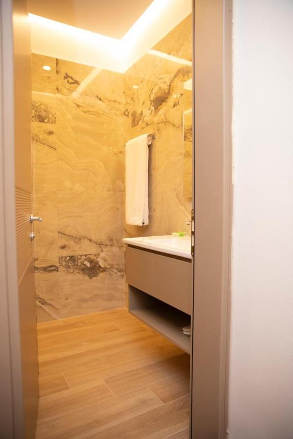 Hotel Continental Dıraç Dış mekan fotoğraf