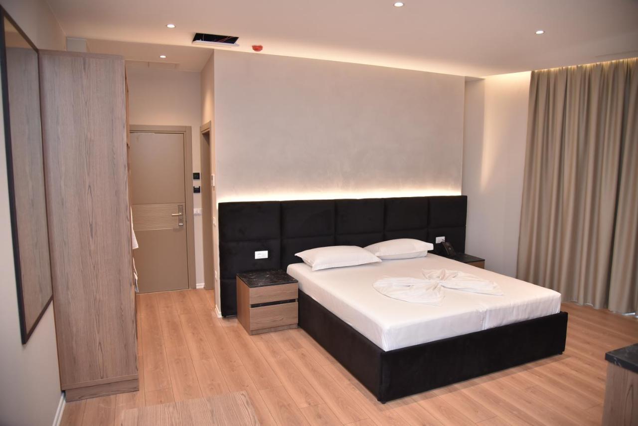 Hotel Continental Dıraç Dış mekan fotoğraf