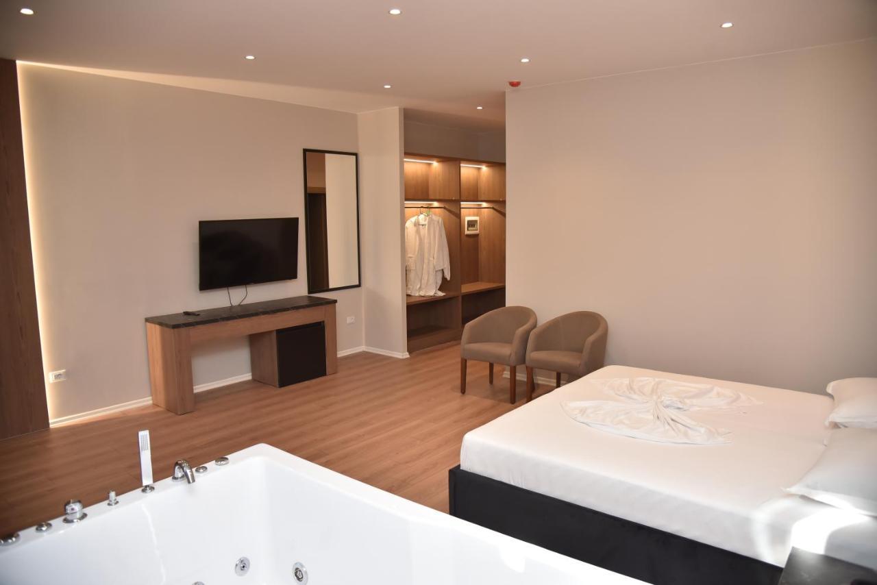 Hotel Continental Dıraç Dış mekan fotoğraf