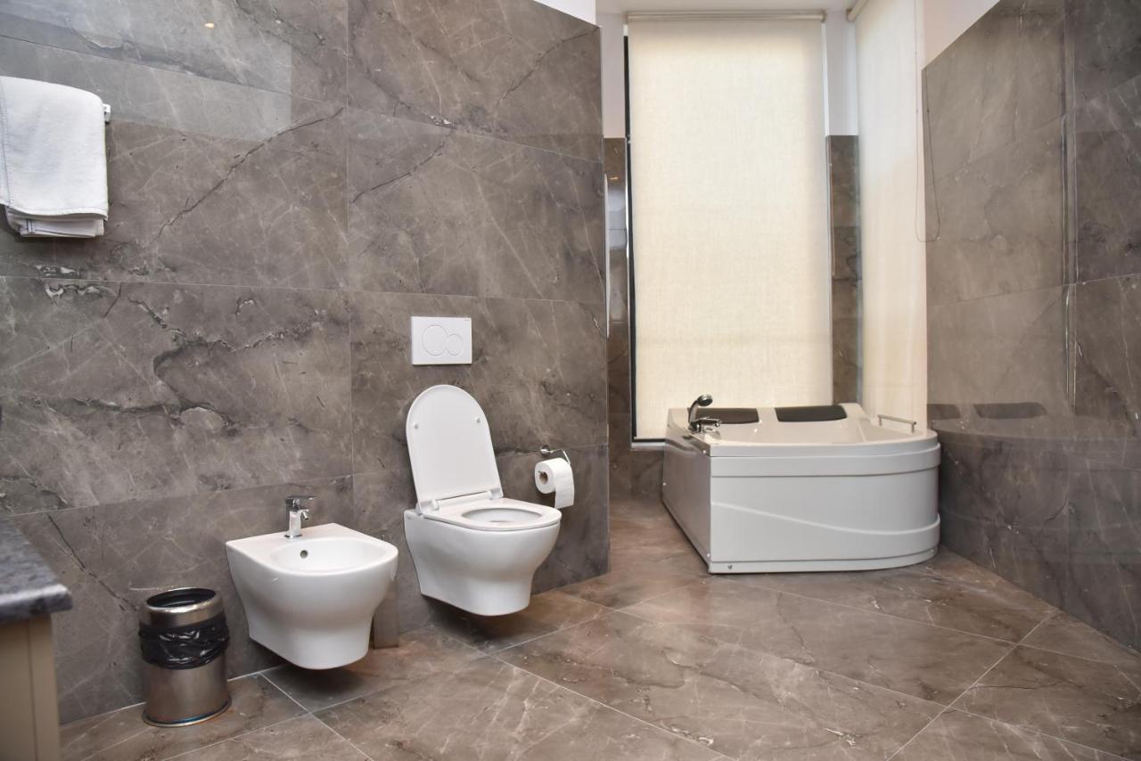 Hotel Continental Dıraç Dış mekan fotoğraf