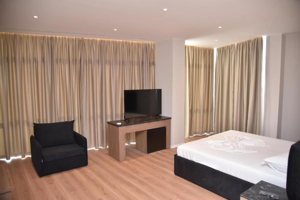 Hotel Continental Dıraç Dış mekan fotoğraf